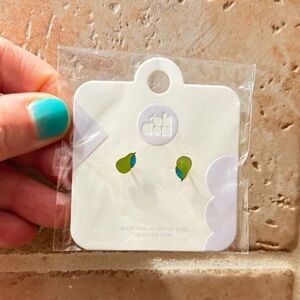 Oh Clem Pear Earrings🤍